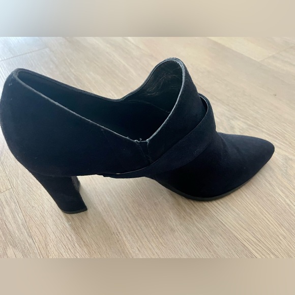 Stuart Weiztman Navy Suede Chunky Heel - Picture 5 of 6